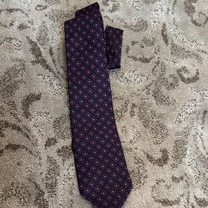 Elegant Navy and Red Patterned Tie